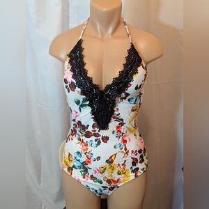 NWOT Floral one piece bathing suit - sz M With Sarong